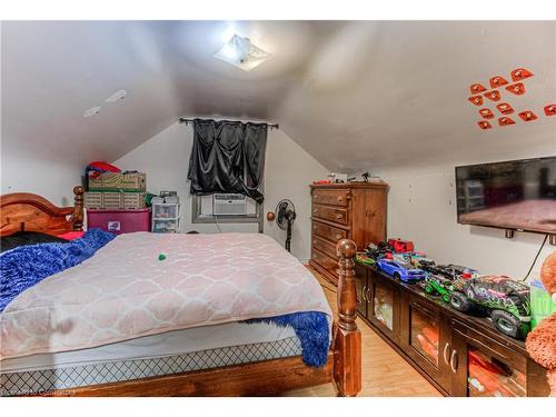 119 Walker Street, Kitchener, ON - Indoor Photo Showing Bedroom