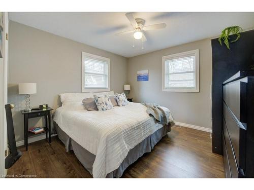 47 Renwick Avenue, Cambridge, ON - Indoor Photo Showing Bedroom