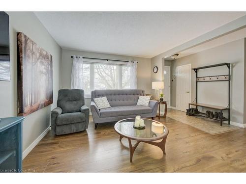 47 Renwick Avenue, Cambridge, ON - Indoor Photo Showing Living Room