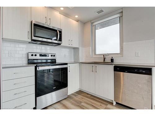 2511-108 Garment Street, Kitchener, ON - Indoor Photo Showing Kitchen With Upgraded Kitchen