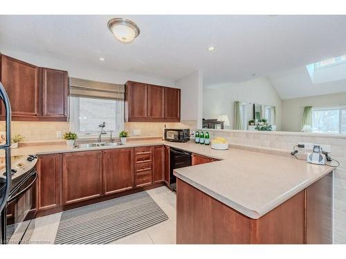 5A-350 Doon Valley Drive, Kitchener, ON - Indoor Photo Showing Kitchen