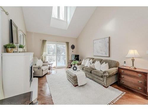 5A-350 Doon Valley Drive, Kitchener, ON - Indoor Photo Showing Living Room