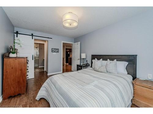 5A-350 Doon Valley Drive, Kitchener, ON - Indoor Photo Showing Bedroom