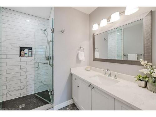 5A-350 Doon Valley Drive, Kitchener, ON - Indoor Photo Showing Bathroom