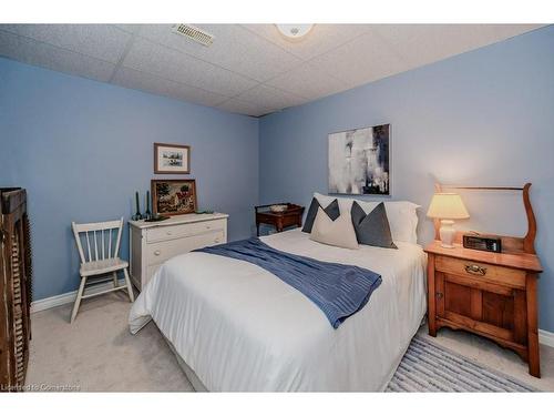 5A-350 Doon Valley Drive, Kitchener, ON - Indoor Photo Showing Bedroom