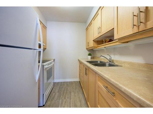 202-1414 King Street E, Kitchener, ON - Indoor Photo Showing Kitchen With Double Sink