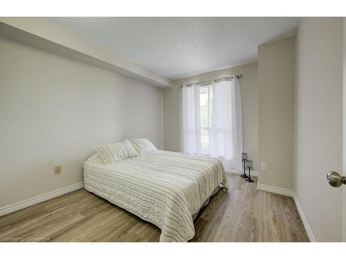 202-1414 King Street E, Kitchener, ON - Indoor Photo Showing Bedroom