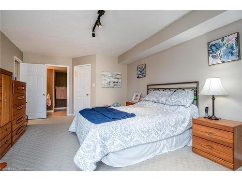 294-3267 King Street E, Kitchener, ON - Indoor Photo Showing Bedroom