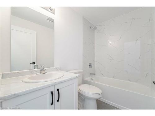 1105-460 Dundas Street E, Waterdown, ON - Indoor Photo Showing Bathroom