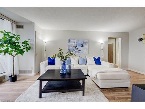 503-375 King Street N, Waterloo, ON - Indoor Photo Showing Living Room