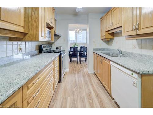 503-375 King Street N, Waterloo, ON - Indoor Photo Showing Kitchen