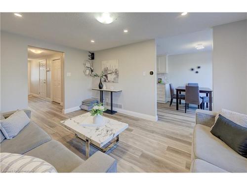 8 Bushmills Crescent, Guelph, ON - Indoor Photo Showing Living Room