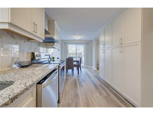 8 Bushmills Crescent, Guelph, ON - Indoor Photo Showing Kitchen