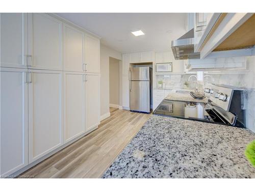 8 Bushmills Crescent, Guelph, ON - Indoor Photo Showing Kitchen