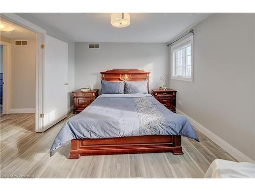 8 Bushmills Crescent, Guelph, ON - Indoor Photo Showing Bedroom