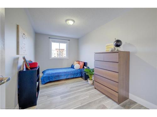 8 Bushmills Crescent, Guelph, ON - Indoor Photo Showing Bedroom