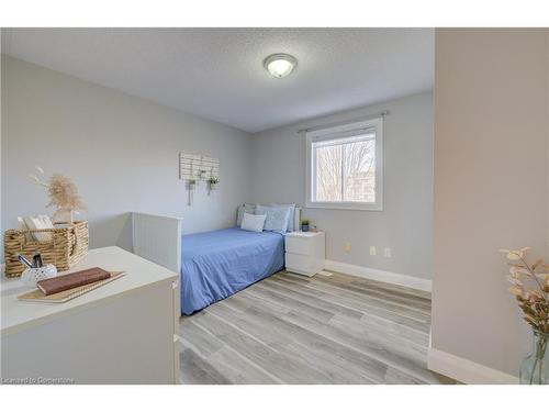 8 Bushmills Crescent, Guelph, ON - Indoor Photo Showing Bedroom