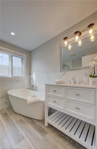 8 Bushmills Crescent, Guelph, ON - Indoor Photo Showing Bathroom