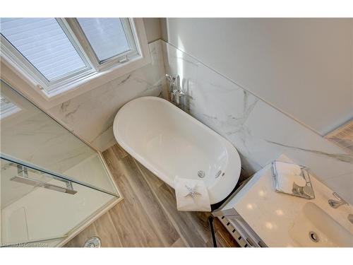 8 Bushmills Crescent, Guelph, ON - Indoor Photo Showing Bathroom