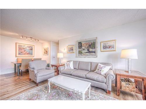 1806-55 Green Valley Drive, Kitchener, ON - Indoor Photo Showing Living Room