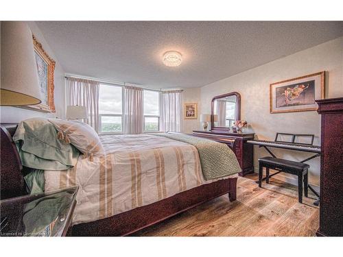 1806-55 Green Valley Drive, Kitchener, ON - Indoor Photo Showing Bedroom