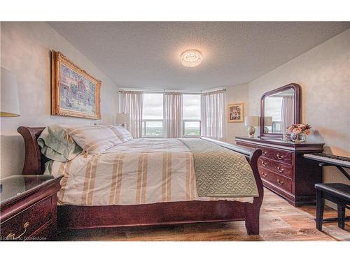 1806-55 Green Valley Drive, Kitchener, ON - Indoor Photo Showing Bedroom