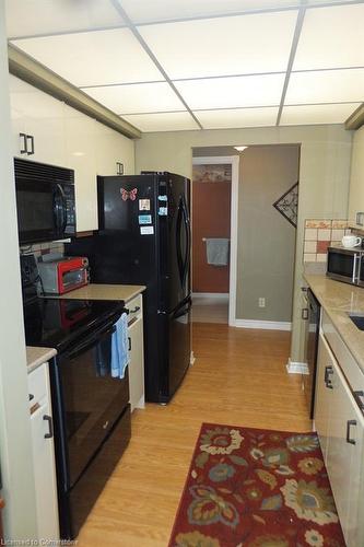 1004-237 King Street W, Cambridge, ON - Indoor Photo Showing Kitchen