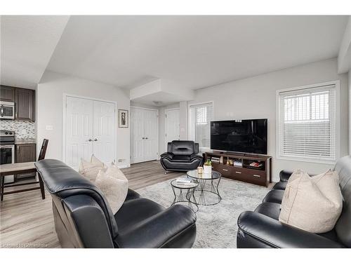 G-1674 Fischer Hallman Road, Kitchener, ON - Indoor Photo Showing Living Room