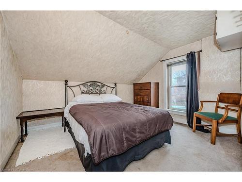 7 Glasgow Street, Kitchener, ON - Indoor Photo Showing Bedroom