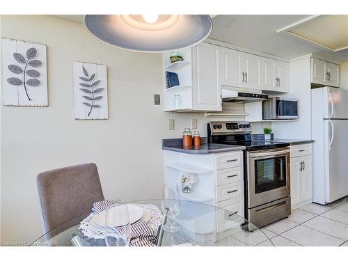 1807-6 Willow Street, Waterloo, ON - Indoor Photo Showing Kitchen