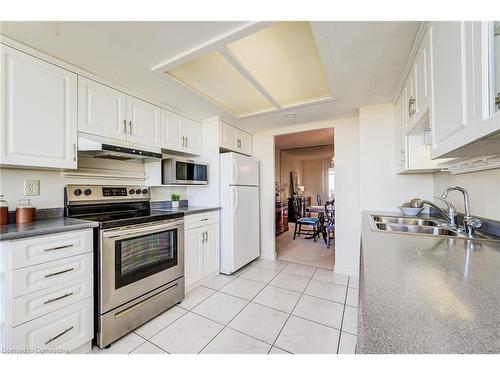 1807-6 Willow Street, Waterloo, ON - Indoor Photo Showing Kitchen With Double Sink