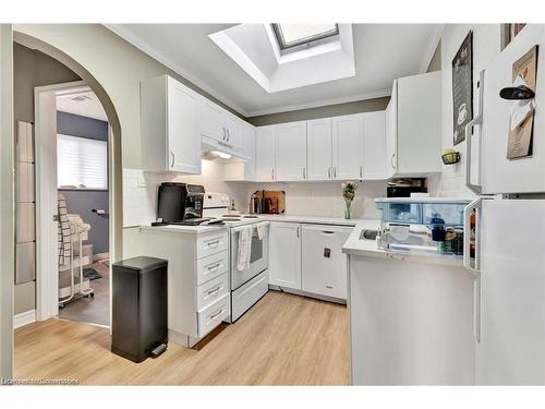 93 Roberts Crescent, Kitchener, ON - Indoor Photo Showing Kitchen