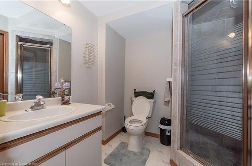 B-635 Pinerow Crescent, Waterloo, ON - Indoor Photo Showing Bathroom