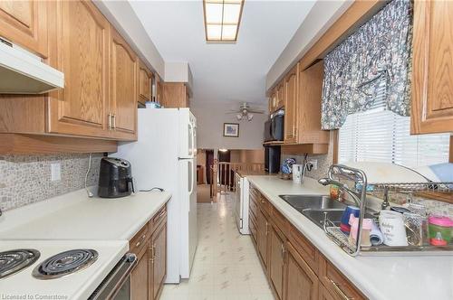 B-635 Pinerow Crescent, Waterloo, ON - Indoor Photo Showing Kitchen With Double Sink