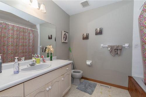 B-635 Pinerow Crescent, Waterloo, ON - Indoor Photo Showing Bathroom