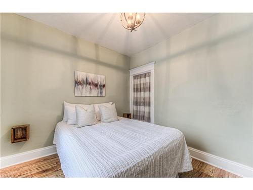 19 Paisley Heights, Cambridge, ON - Indoor Photo Showing Bedroom