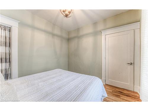 19 Paisley Heights, Cambridge, ON - Indoor Photo Showing Bedroom