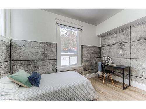 19 Paisley Heights, Cambridge, ON - Indoor Photo Showing Bedroom