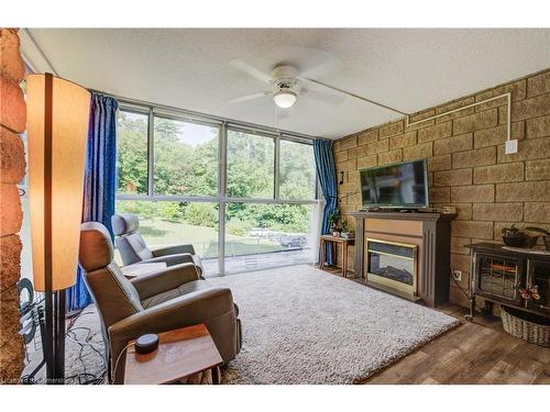 204-20 Berkley Road, Cambridge, ON - Indoor Photo Showing Living Room With Fireplace