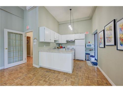 204-20 Berkley Road, Cambridge, ON - Indoor Photo Showing Kitchen