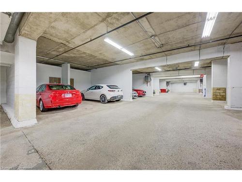 204-20 Berkley Road, Cambridge, ON - Indoor Photo Showing Garage