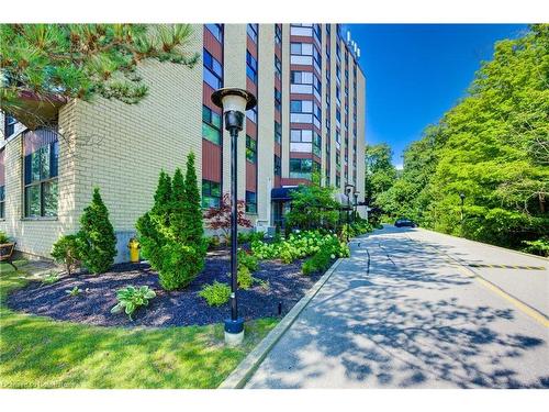 204-20 Berkley Road, Cambridge, ON - Outdoor With Facade