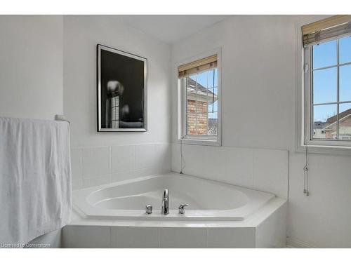 79 Glazebrook Crescent, Cambridge, ON - Indoor Photo Showing Bathroom