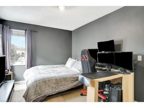 79 Glazebrook Crescent, Cambridge, ON - Indoor Photo Showing Bedroom