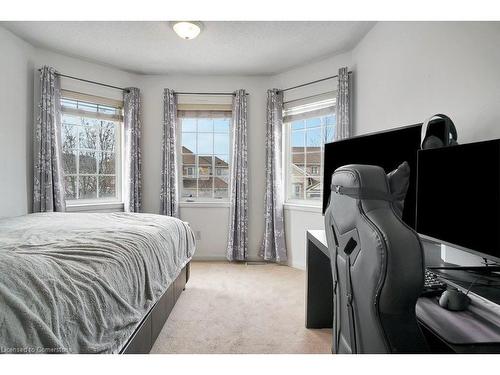 79 Glazebrook Crescent, Cambridge, ON - Indoor Photo Showing Bedroom