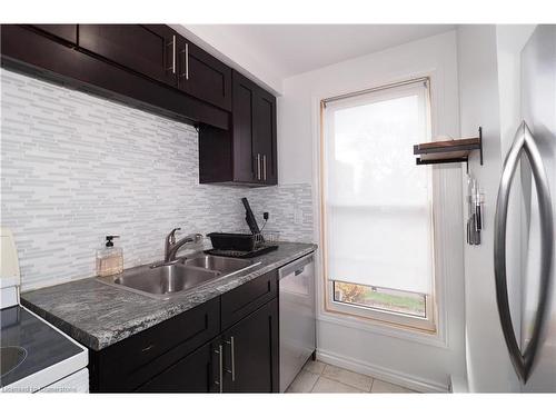 14-35 Breckenridge Drive, Kitchener, ON - Indoor Photo Showing Kitchen With Double Sink