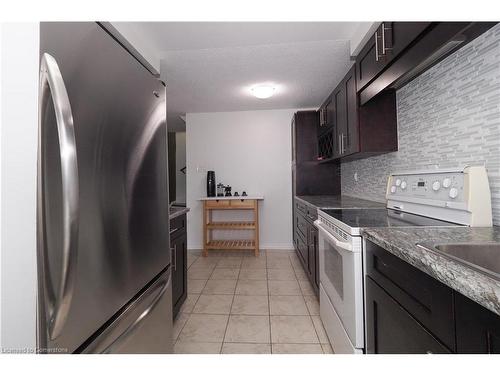 14-35 Breckenridge Drive, Kitchener, ON - Indoor Photo Showing Kitchen