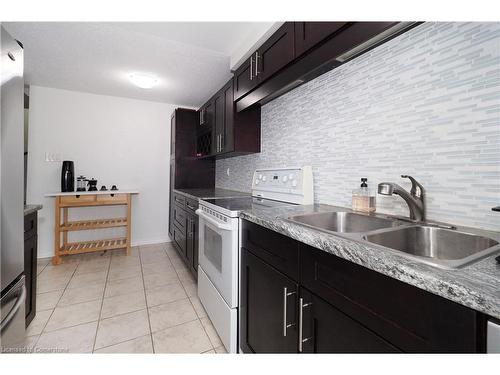 14-35 Breckenridge Drive, Kitchener, ON - Indoor Photo Showing Kitchen With Double Sink