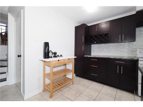 14-35 Breckenridge Drive, Kitchener, ON - Indoor Photo Showing Kitchen