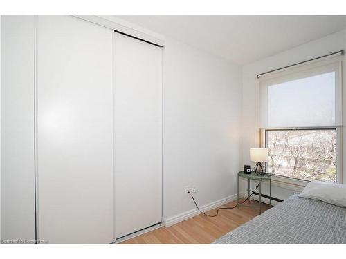 14-35 Breckenridge Drive, Kitchener, ON - Indoor Photo Showing Bedroom